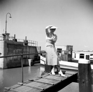 Etty Doeve op Marken, Bestanddeelnr 254-2187