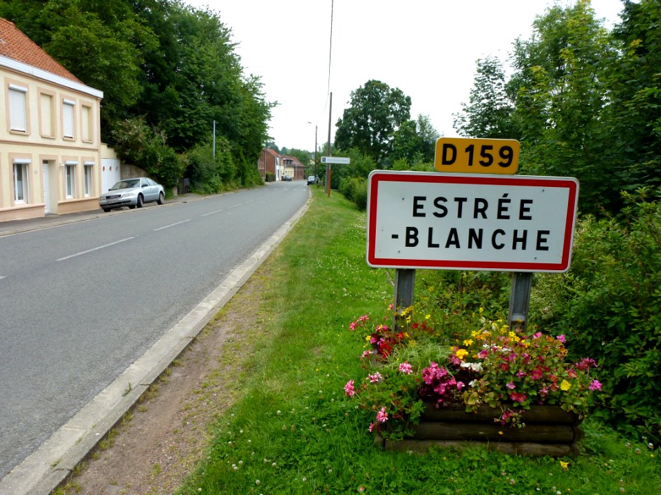 Estrée-Blanche (Pas-de-Calais, Fr) city limit sign