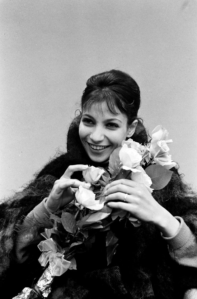 Esther Ofarim (zangeres) in Nederland voor optreden Grand Gala du Disque, Bestanddeelnr 915-6195