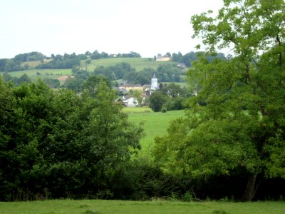 Estialesq (Pyr-Atl, Fr) vue du village, au premier plan l'Auronce