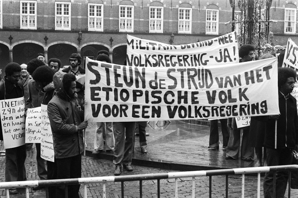Etiopische studenten demonstreren op het Binnenhof tegen wantoestanden in Etiopi, Bestanddeelnr 928-9508