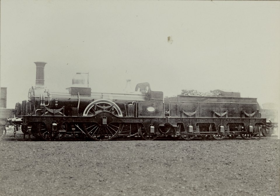 ETHBIB Bildarchiv Ans 05373-0870, Ashford Locomotive Works, South Eastern Railway (SER) Cudworth Single Driver Mail Engine 201 Class