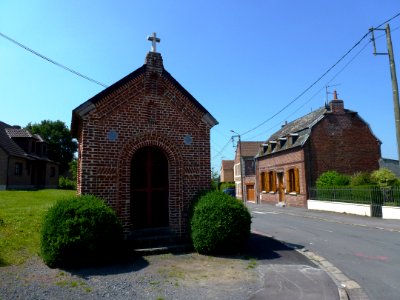 Estreux (Nord, Fr) oratoire, rue Jules Curie