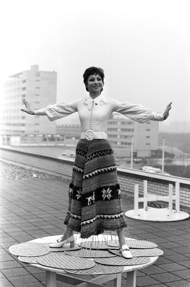 Esther Ofarim in Amsterdam in verband met optreden in Mies Bouwman TV show . Est, Bestanddeelnr 922-9963