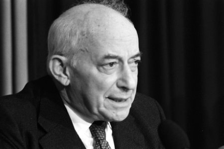 Eugene V. Rostow tijens de persconferentie, Bestanddeelnr 931-8409