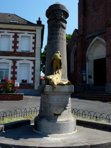 Estreux (Nord, Fr) monument aux morts