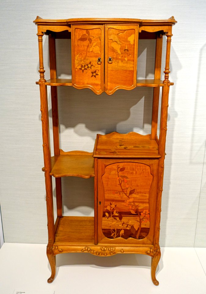 Etagere, Louis Majorelle, c. 1898, walnut, mahogany, jacaranda - Hessisches Landesmuseum Darmstadt - Darmstadt, Germany - DSC00888