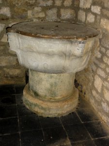 Estrebay (Ardennes) Église, fonts baptismaux