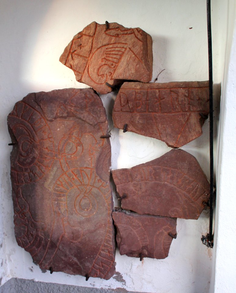 Estuna kyrka runstensfragment