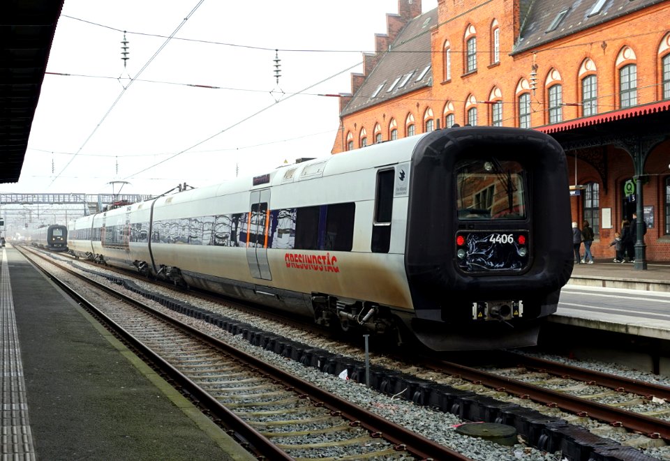 ET 4406, Дания, область Ховедстаден (Столичная), станция Хельсингёр (Trainpix 191478)