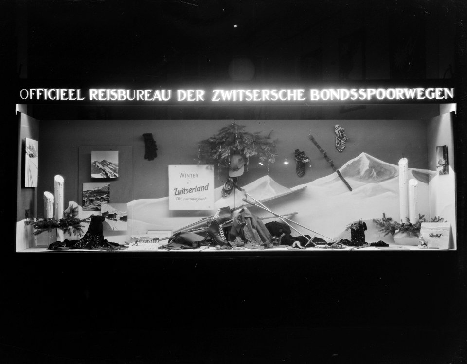 Etalage Zw. Verkeersbureau Koningsplein, Bestanddeelnr 903-1778