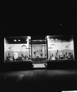 Etalage schoenwinkel Linneaustraat (gehele), Bestanddeelnr 903-0107