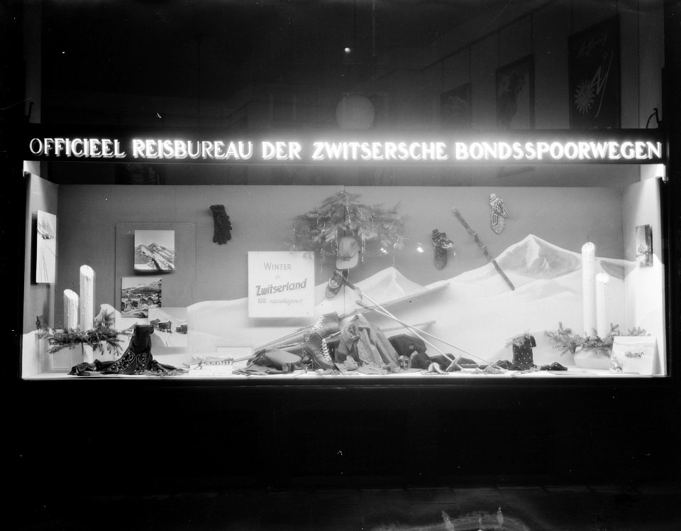 Etalage Zw. Verkeersbureau Koningsplein, Bestanddeelnr 903-1779