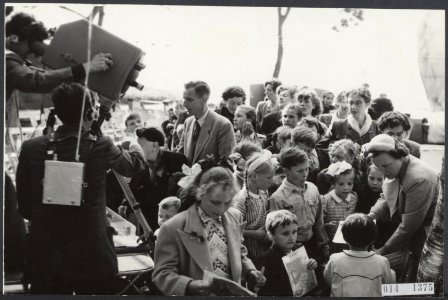 Eurovisie kinderfeest in Naarden in aanwezigheid van koningin Juliana, Bestanddeelnr 014-1375