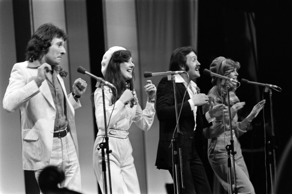 Eurovisie Songfestival 76 Den Haag Brotherhood of Man (Engeland) tijdens optre, Bestanddeelnr 928-5011