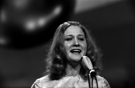 Eurovisie Song Festival in RAI Amsterdam, repetities. Eva Srsen (Joegoslavie) zingt; Bestanddeelnr 923-3592
