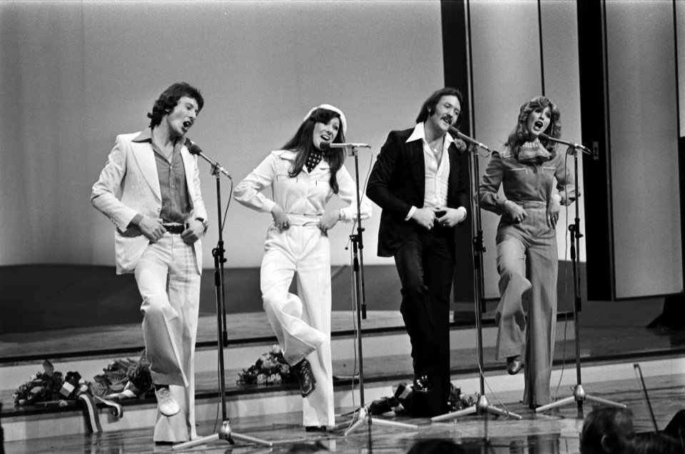 Eurovisie Songfestival 76 Den Haag Brotherhood of Man (Engeland) tijdens optre, Bestanddeelnr 928-5012