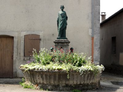 Euville (Meuse) fontaine d'une muse, Rue Jeanne d'Arc