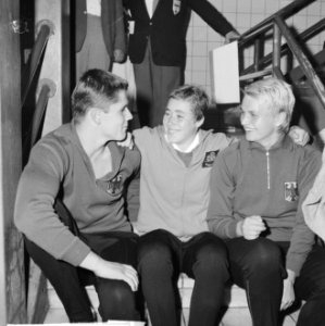 Eurovisie zwemwedstrijden te Rotterdam, v.l.n.r. Kuppers, Adrie Lasterie en Urse, Bestanddeelnr 914-2881