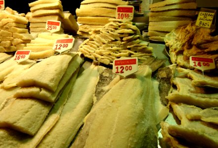 Etalage de morue séchée au marché à Barcelone