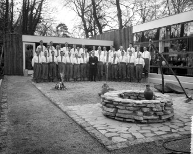 Eurovisieuitzending vanuit de Floriade mmv het Utrechts Bijzantijnskoor onder, Bestanddeelnr 911-1746