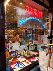 Etalage Drogist Hermanusje van alles