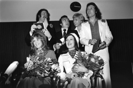 Eurovisie Songfestival 76 Den Haag Brotherhood of Man (Engeland) in de bloemen, Bestanddeelnr 928-5013