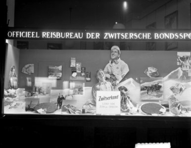 Etalage Zwitsers verkeersbureau, Bestanddeelnr 903-1183