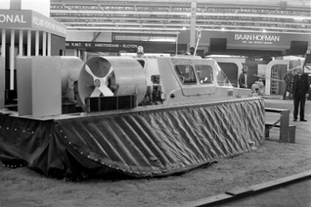 Europoort 1972 in RAI wordt morgen geopend, kleine hovercraft, Bestanddeelnr 926-0201