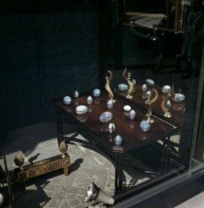 Etalage van een antiquair in Parijs met bibelots, Bestanddeelnr 255-9974