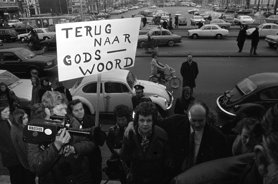 Euthanasie-proces begonnen tegen mw Postma van Boven in Leeuwarden, echtpaar Pos, Bestanddeelnr 926-2092