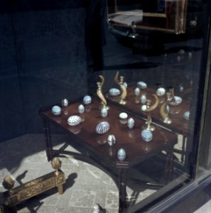 Etalage van een antiquair in Parijs met bibelots, Bestanddeelnr 255-9973