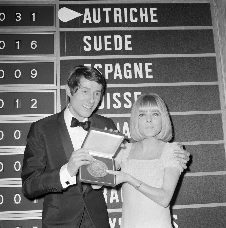 Eurovisie Songfestival 1966 te Luxemburg. De winnaar Udo Jürgens met de winnares, Bestanddeelnr 918-9215