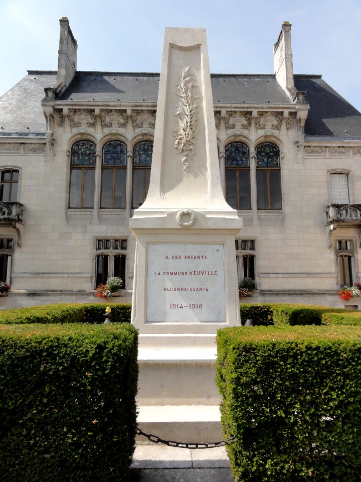 Euville (Meuse) monument aux morts (01)