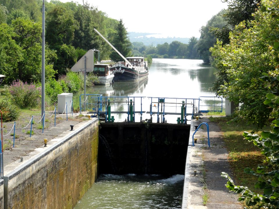 Euville (Meuse) Canal de l'Est, écluse d'Euville (02)