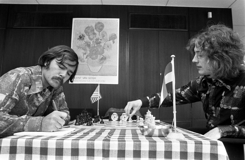 Euwe, vierkampschaken in Amsterdam, Browne (links) tegen Timman (rechts), Bestanddeelnr 928-5780