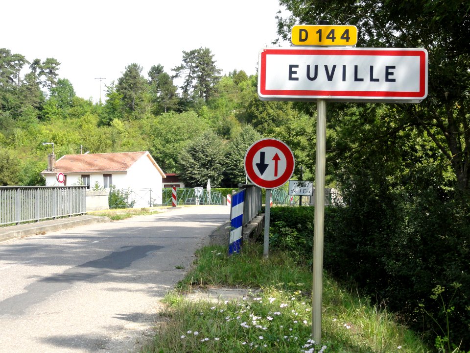 Euville (Meuse) city limit sign