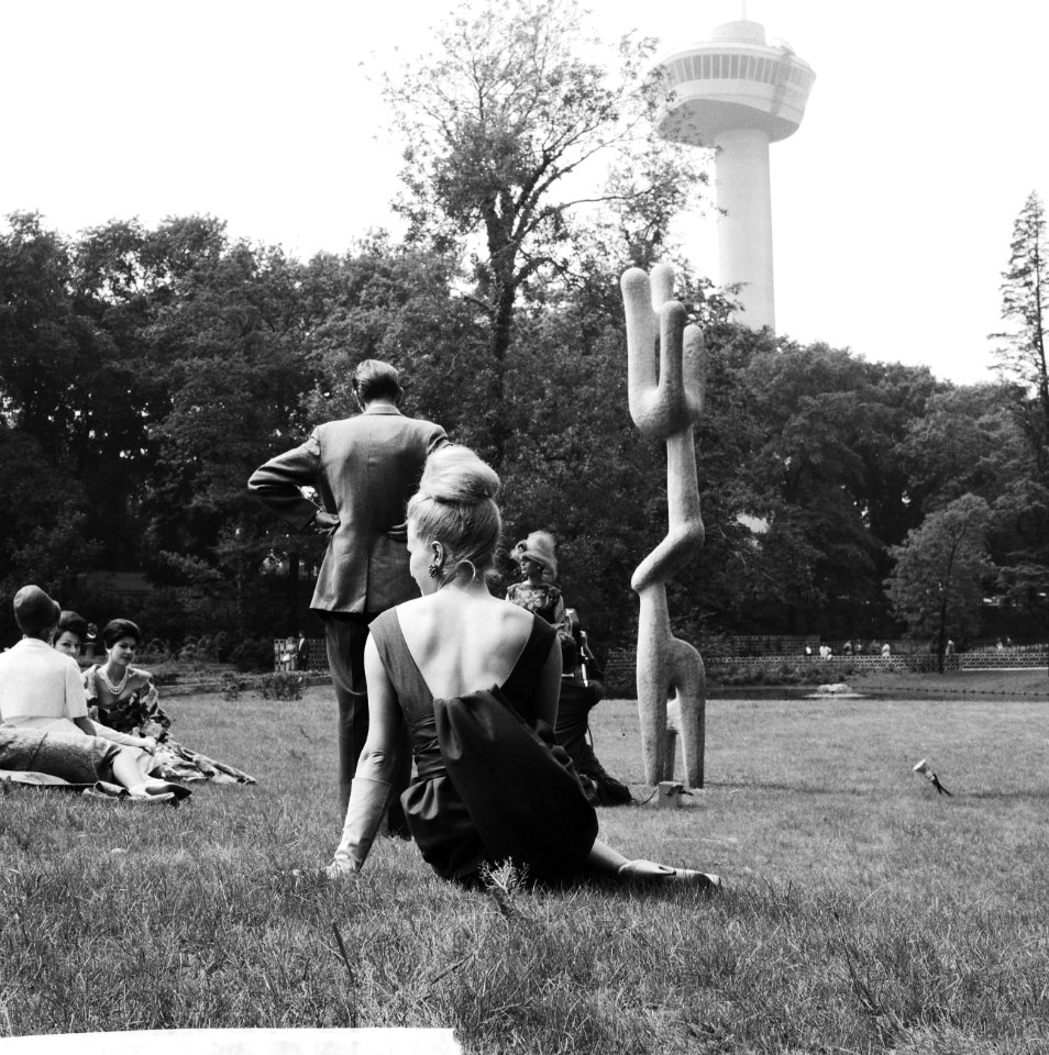 Europese mode op de top van de Rotterdamse Euromast, de mannequins op de Floriad, Bestanddeelnr 911-3062