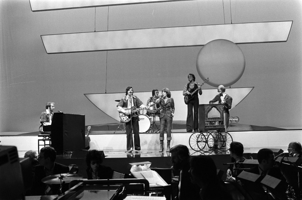 Eurovisie Songfestival 76 Den Haag Peter, Sue and Marc (Zwitserland), Bestanddeelnr 928-5029