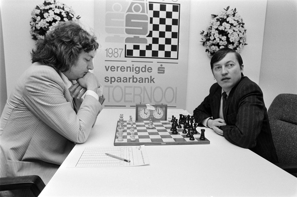 Euwe Schaakvierkamp in Amsterdam, 2e ronde Timman (l) tegen Karpov, Bestanddeelnr 933-9739
