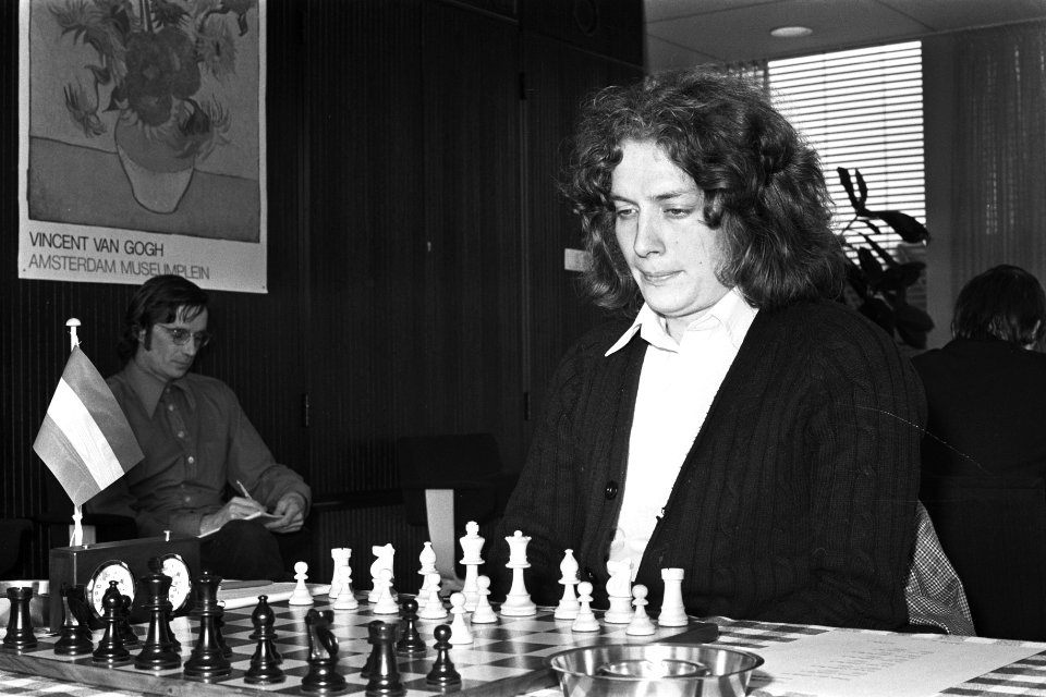 Euwe, vierkampschaken in Amsterdam, Karpov (USSR) tegen Browne (rechts), 15, Jan, Bestanddeelnr 928-5778
