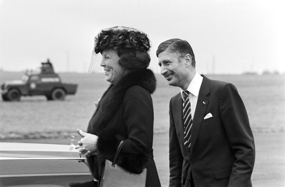 Europese Raad in Maastricht, Prinses Margriet en Van Agt op vliegveld Beek 23 Maart 1981, Bestanddeelnr 931-3901