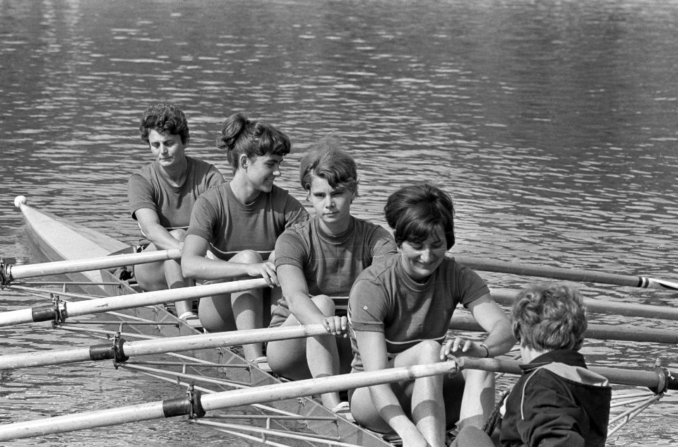 Europese Roeikampioenschappen dames, de Hongaarse dubbel vier tijdens training, Bestanddeelnr 919-4880