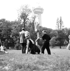 Europese mode mannequins op de Floriade, Bestanddeelnr 911-3061