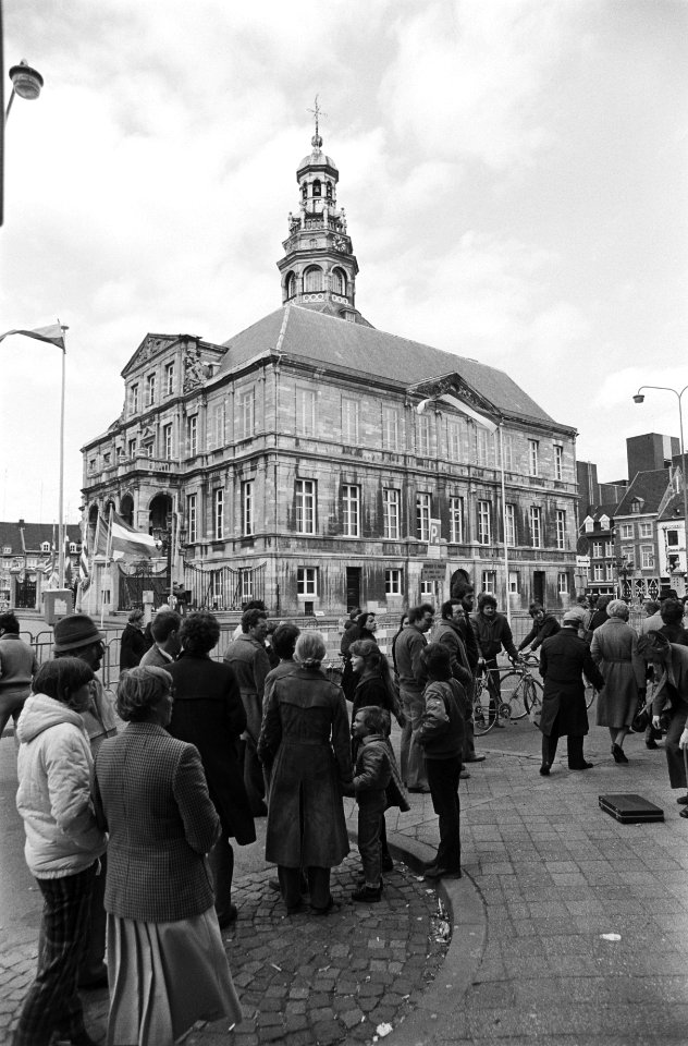 Europese Raad in Maastricht, grote belangstelling bij het Stadhuis in Maastricht 23 Maart 1981, Bestanddeelnr 931-3897