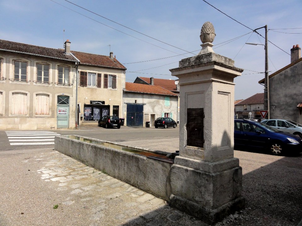 Euville (Meuse) pompe-abreuvoir