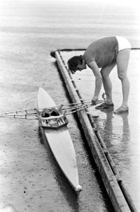 Europese Roeikampioenschappen 1966, nummer 16 en 17 dubbe vier met stuurvrouw Ne, Bestanddeelnr 919-4741
