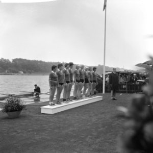 Europese roeikampioenschappen dames in Duisburg, Russisch acht op podium, Bestanddeelnr 918-0974