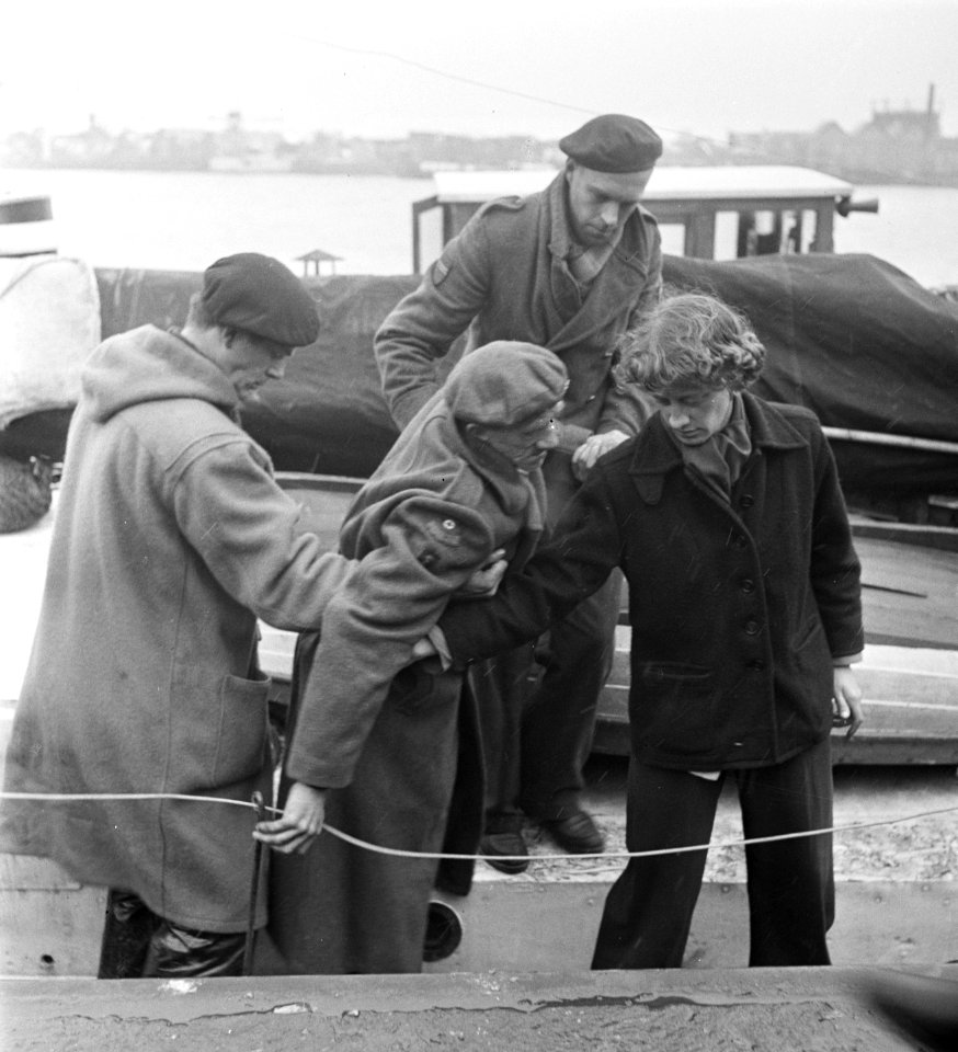 Evacuees op yacht, Bestanddeelnr 905-5295