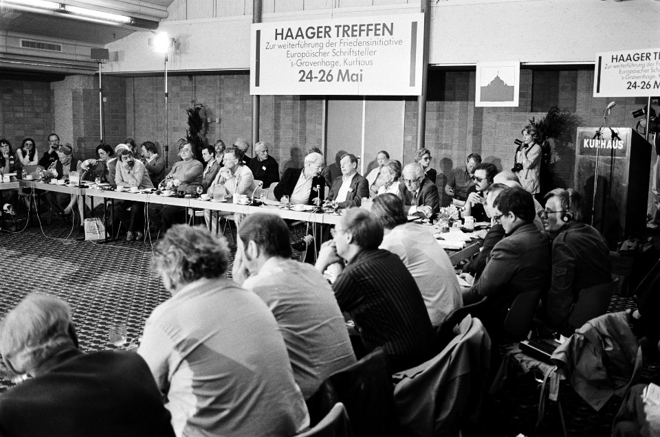 Europese conferentie van schrijvers Haagse Treffen in Kurhaus te Scheveningen, Bestanddeelnr 932-1805